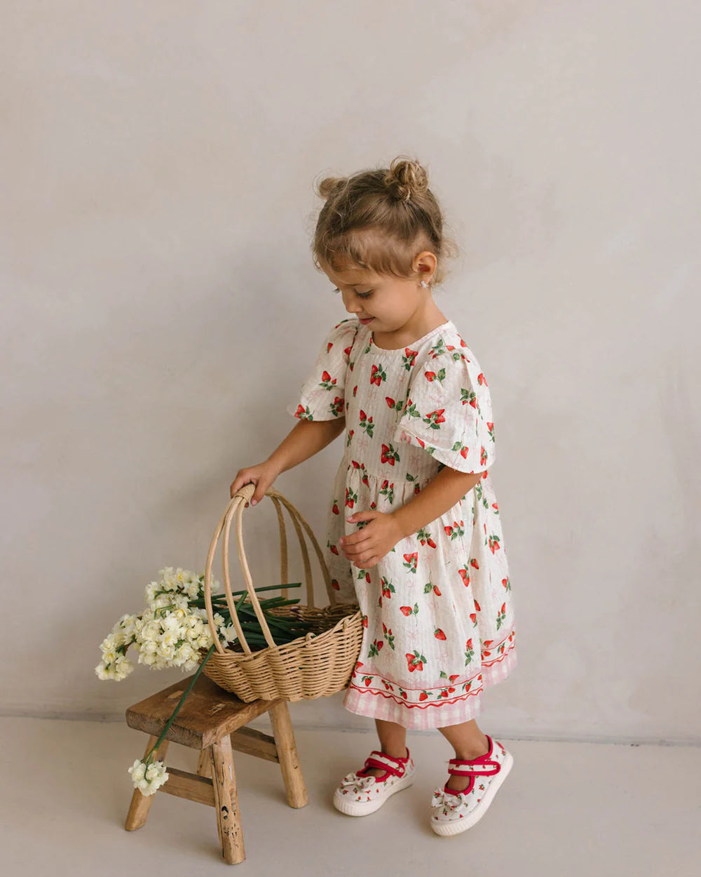 Mary Jane | Bow Canvas - Stawberries & Cream