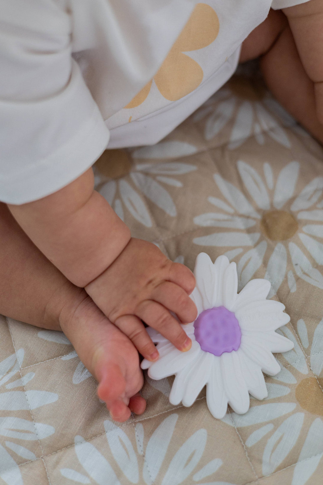 Teether | Silicone - Milk Daisy / Lilac Centre