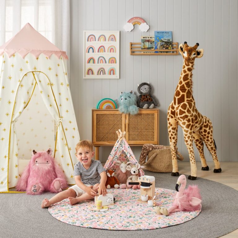 Giant Standing Giraffe