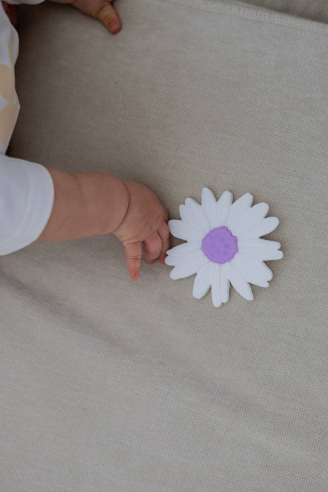 Teether | Silicone - Milk Daisy / Lilac Centre